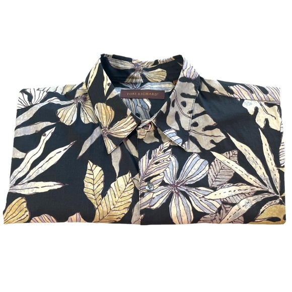 Tori Richard Other - Vintage Tori Richard 100% Cotton Lawn Aloha Shirt Made in the USA in Size Medium